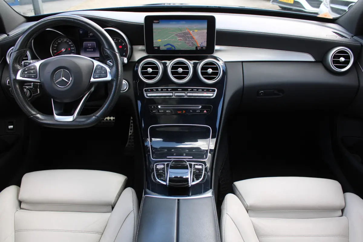 400 4MATIC AMG PANORAMADAK LUCHTVERING LEDER MEMORY HEAD-UP COMAND 19'' TREKHAAK