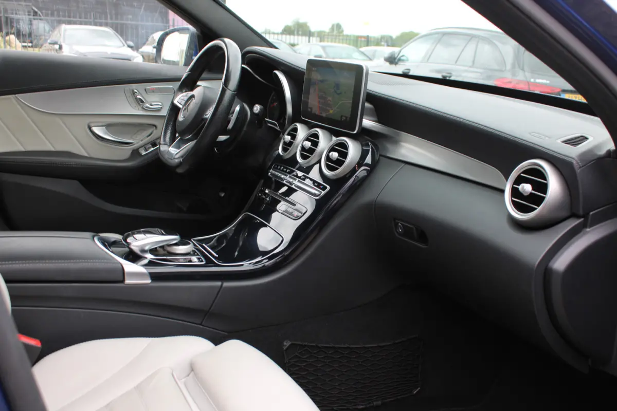 400 4MATIC AMG PANORAMADAK LUCHTVERING LEDER MEMORY HEAD-UP COMAND 19'' TREKHAAK