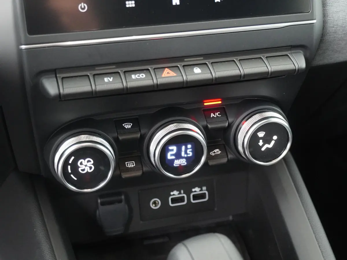 1.6 HEV Intense | Parkeercamera | Apple Carplay/Android Auto | Climate Control |