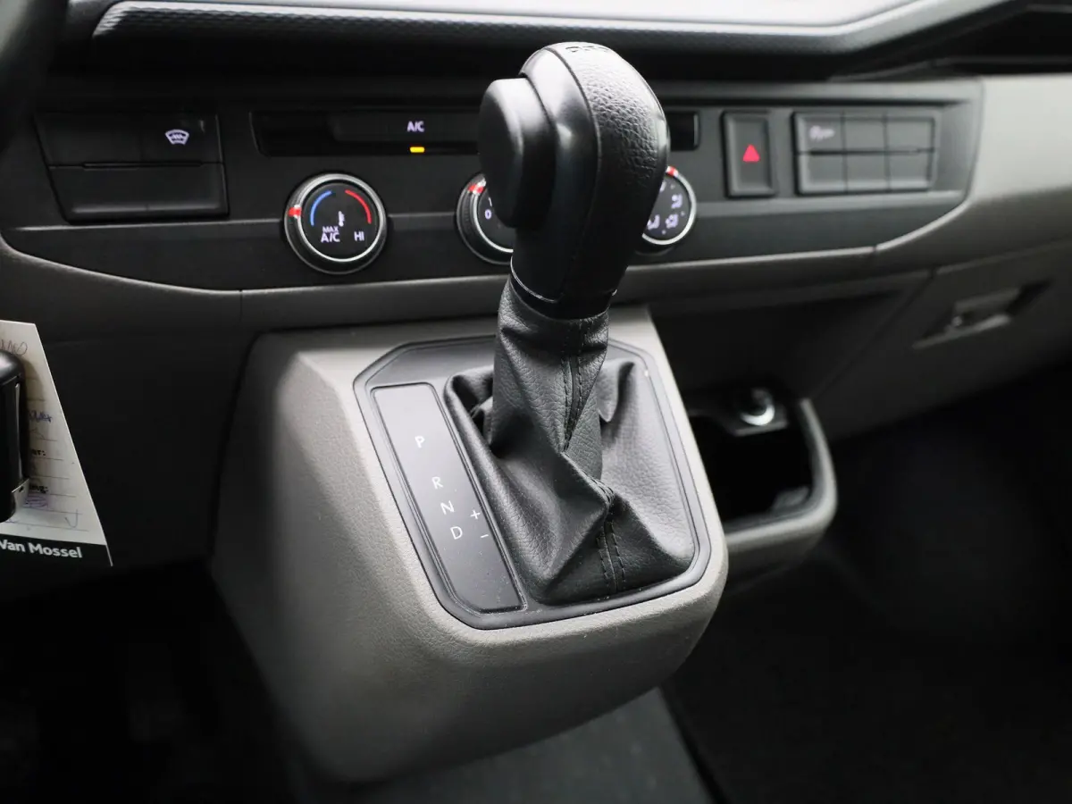 2.0 TDI L1H1 150PK | Automaat | Radio | Airco | Parkeerhulp achter | Navigatie | Apple Carplay/Android Auto | Multifunctioneel stuurwiel | Cruise control |