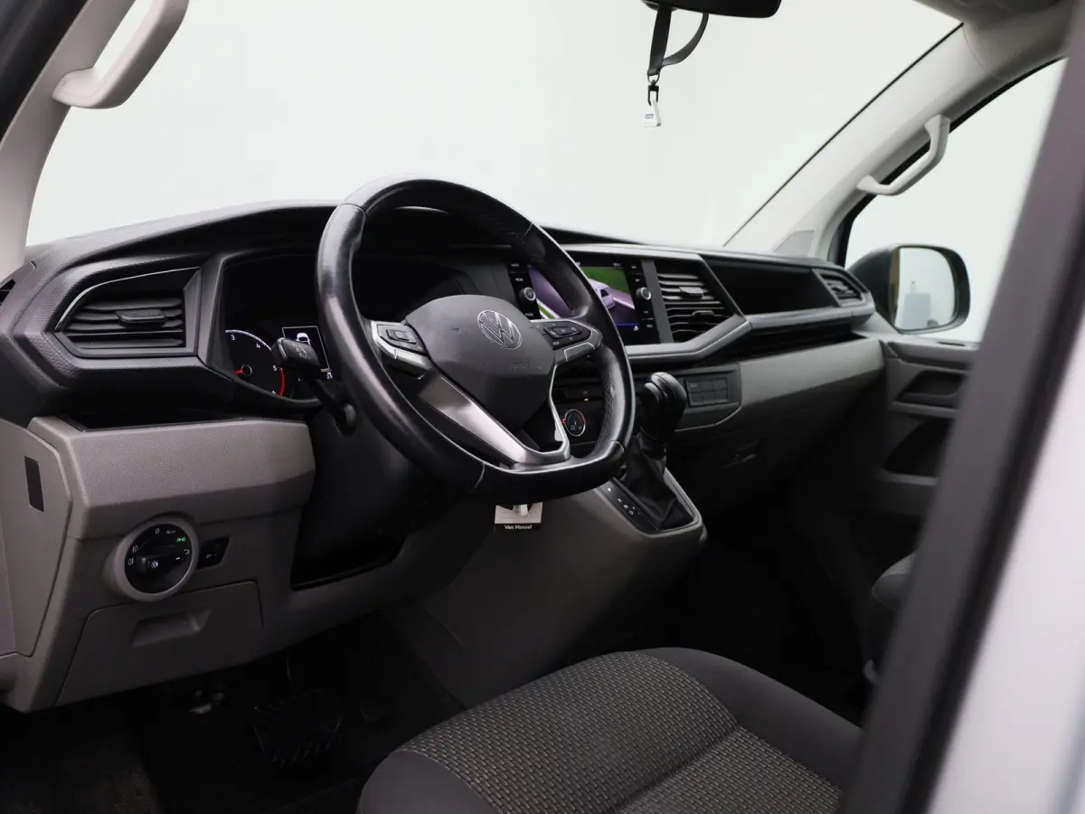 2.0 TDI L1H1 150PK | Automaat | Radio | Airco | Parkeerhulp achter | Navigatie | Apple Carplay/Android Auto | Multifunctioneel stuurwiel | Cruise control |