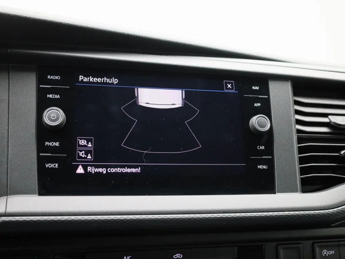 2.0 TDI L1H1 150PK | Automaat | Radio | Airco | Parkeerhulp achter | Navigatie | Apple Carplay/Android Auto | Multifunctioneel stuurwiel | Cruise control |