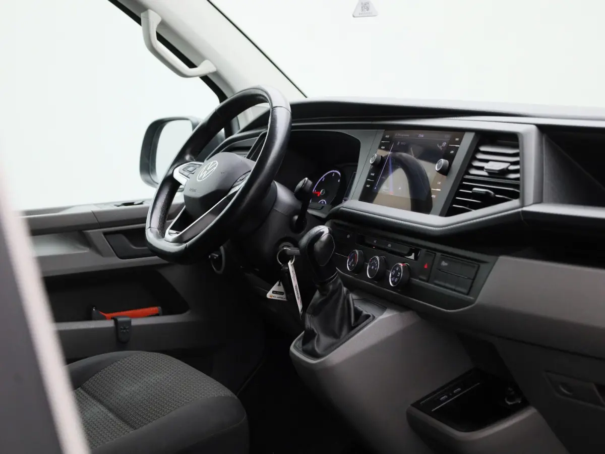 2.0 TDI L1H1 150PK | Automaat | Radio | Airco | Parkeerhulp achter | Navigatie | Apple Carplay/Android Auto | Multifunctioneel stuurwiel | Cruise control |