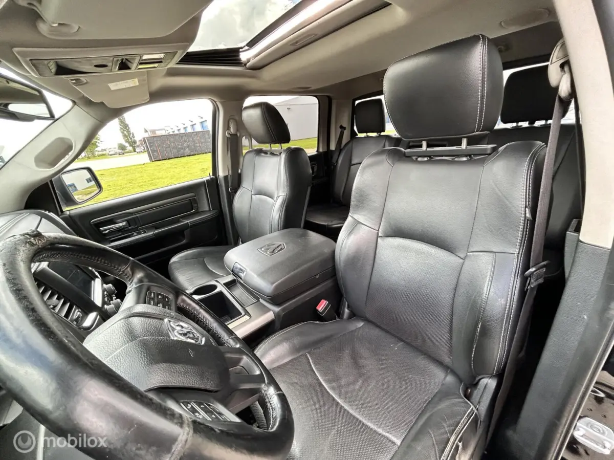 1500 5.7 V8 Crew Cab 6'4 sport black out MARGE