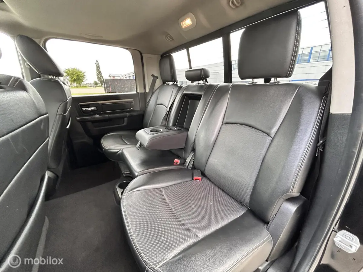 1500 5.7 V8 Crew Cab 6'4 sport black out MARGE