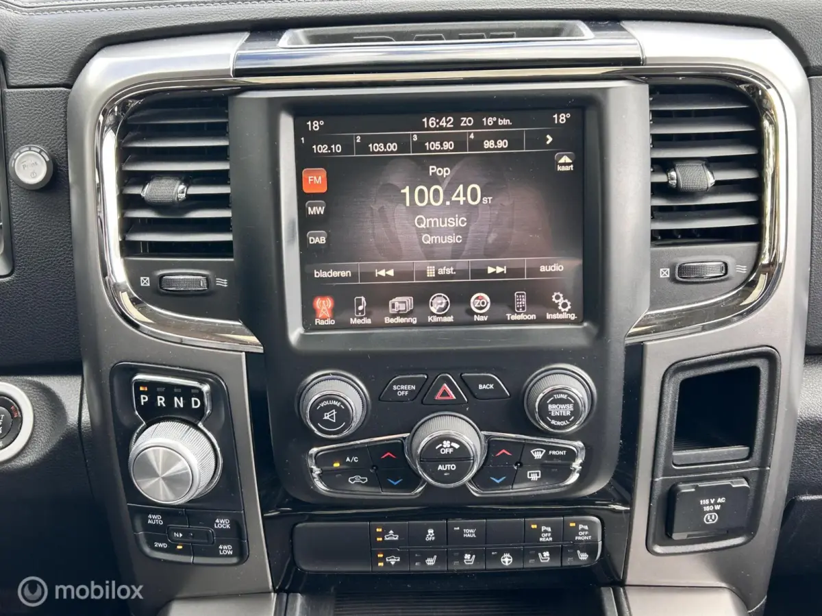 1500 5.7 V8 Crew Cab 6'4 sport black out MARGE