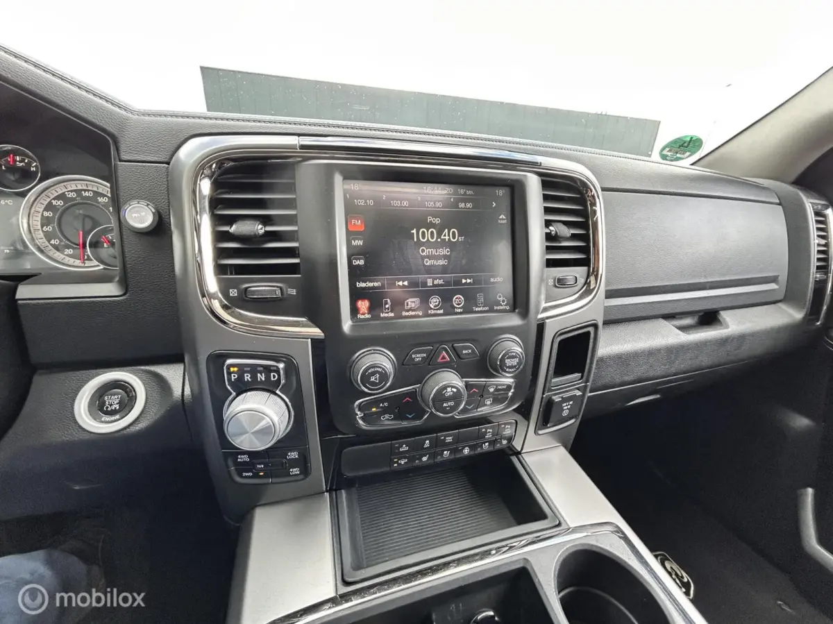 1500 5.7 V8 Crew Cab 6'4 sport black out MARGE
