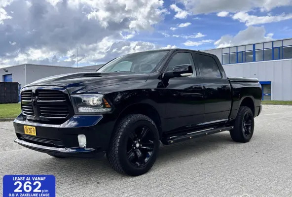 1500 5.7 V8 Crew Cab 6'4 sport black out MARGE