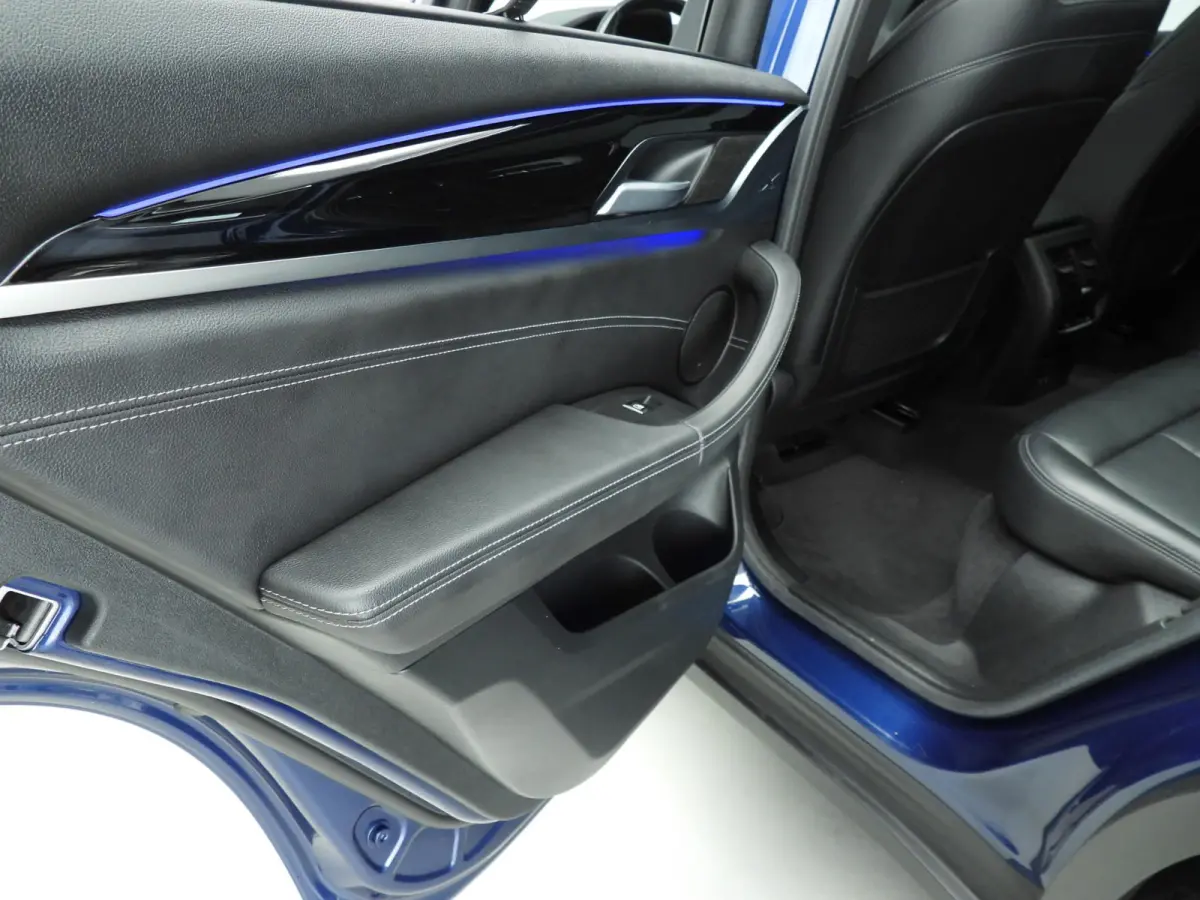 xDrive20i | Laserlicht | Leder | HUD | Panoramadak | Sportstoelen | Stoelverwarming | DAB | Hifi speakers | Alu 19 inch