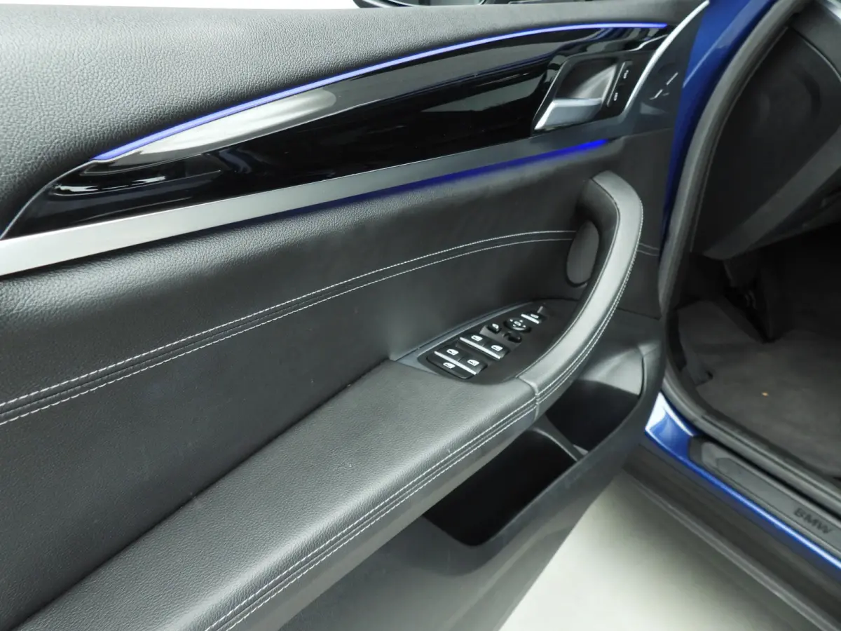 xDrive20i | Laserlicht | Leder | HUD | Panoramadak | Sportstoelen | Stoelverwarming | DAB | Hifi speakers | Alu 19 inch