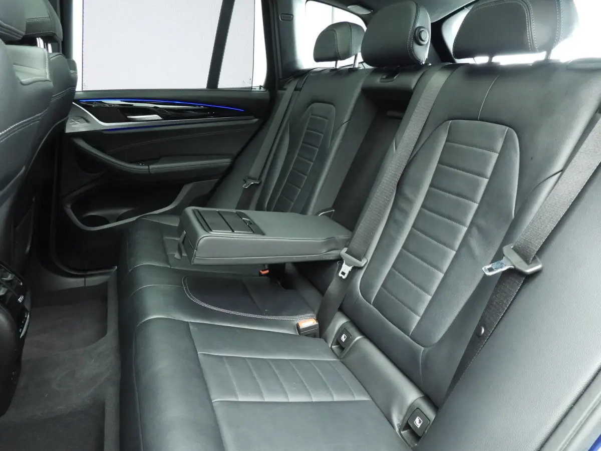 xDrive20i | Laserlicht | Leder | HUD | Panoramadak | Sportstoelen | Stoelverwarming | DAB | Hifi speakers | Alu 19 inch