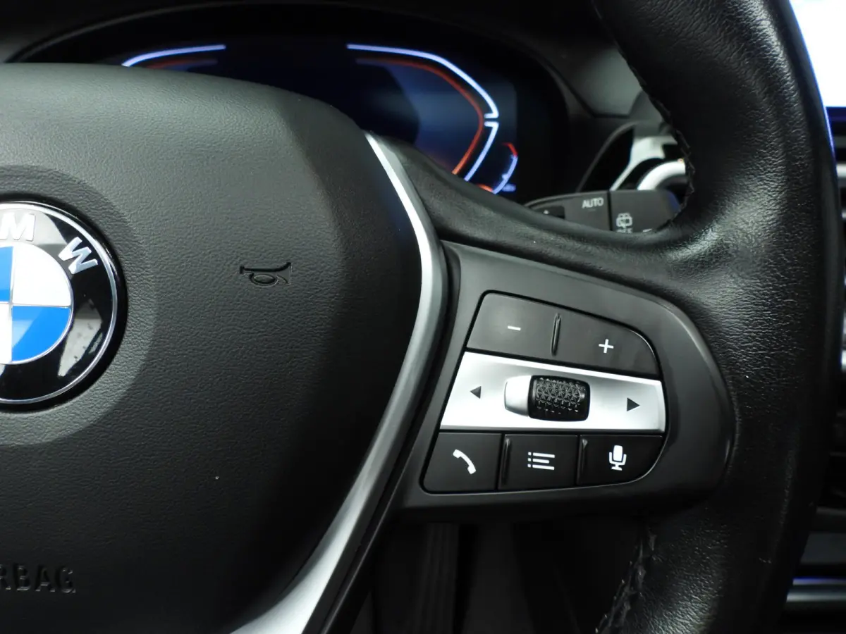 xDrive20i | Laserlicht | Leder | HUD | Panoramadak | Sportstoelen | Stoelverwarming | DAB | Hifi speakers | Alu 19 inch