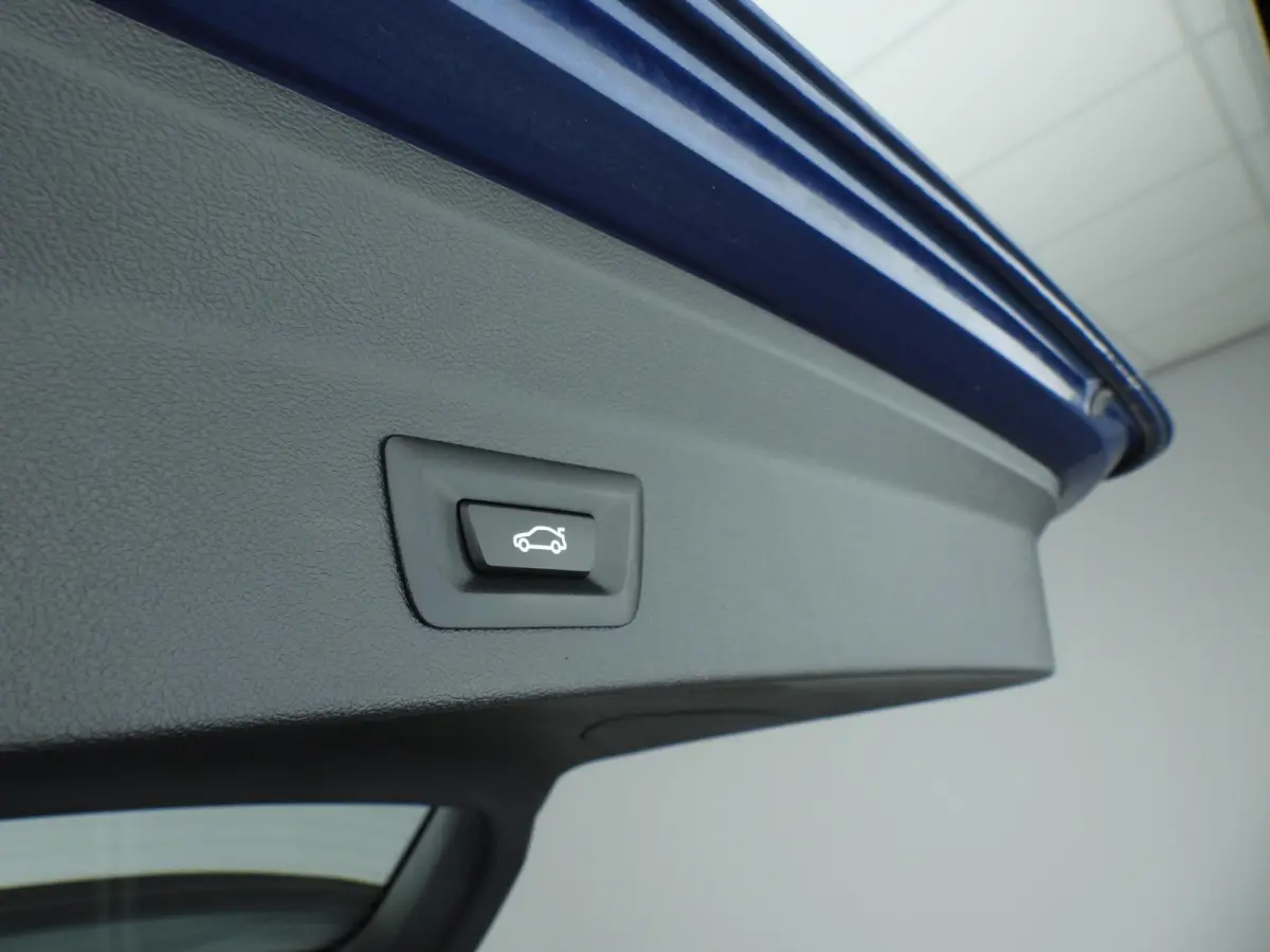 xDrive20i | Laserlicht | Leder | HUD | Panoramadak | Sportstoelen | Stoelverwarming | DAB | Hifi speakers | Alu 19 inch