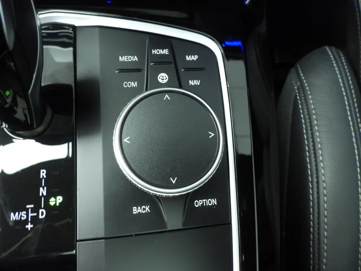 xDrive20i | Laserlicht | Leder | HUD | Panoramadak | Sportstoelen | Stoelverwarming | DAB | Hifi speakers | Alu 19 inch