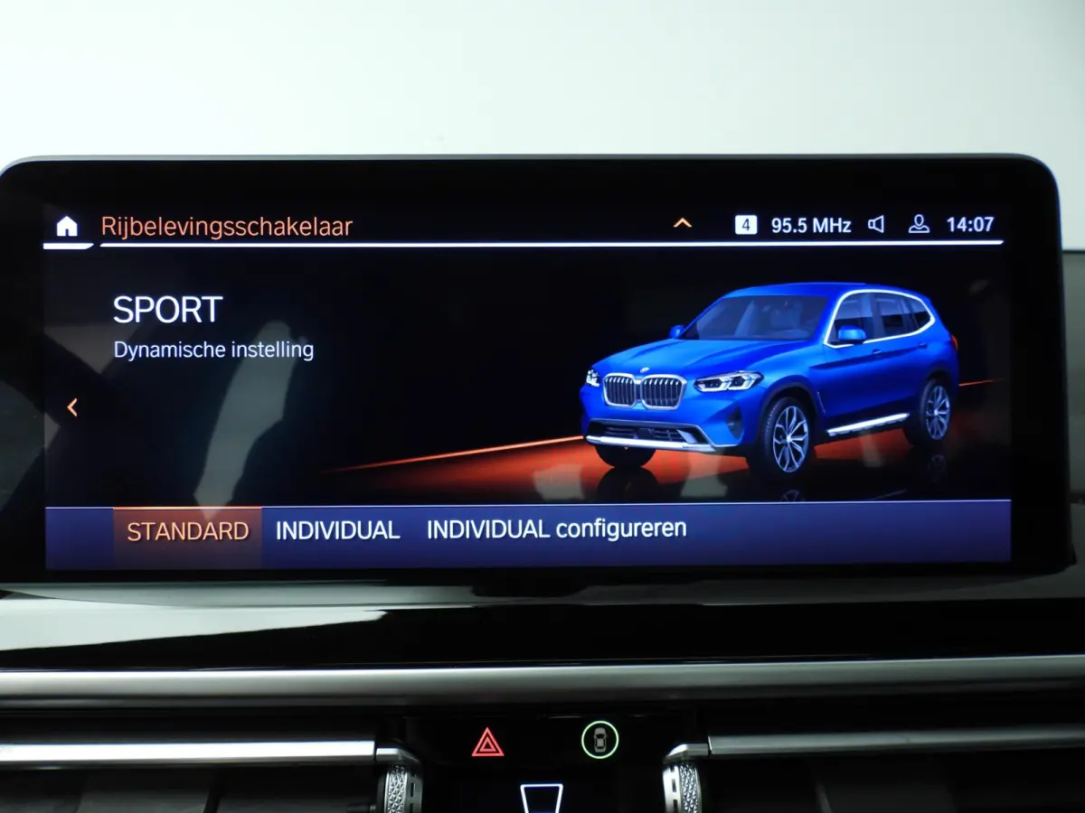 xDrive20i | Laserlicht | Leder | HUD | Panoramadak | Sportstoelen | Stoelverwarming | DAB | Hifi speakers | Alu 19 inch