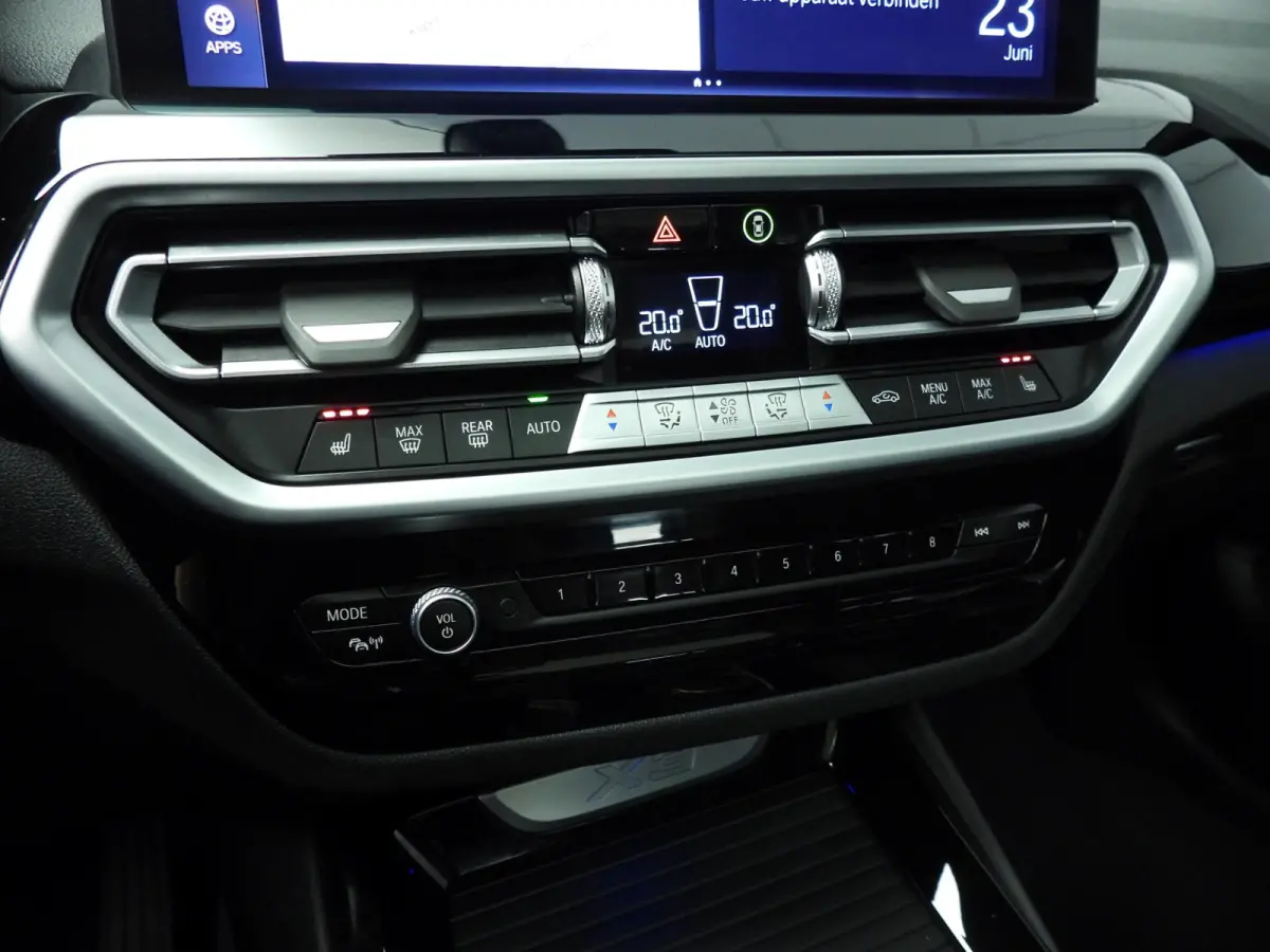 xDrive20i | Laserlicht | Leder | HUD | Panoramadak | Sportstoelen | Stoelverwarming | DAB | Hifi speakers | Alu 19 inch
