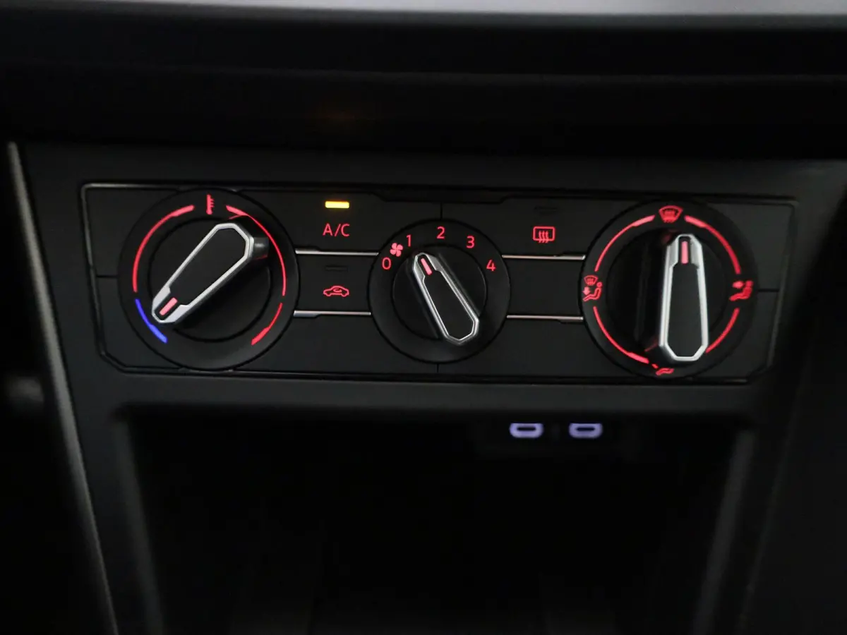 1.0 TSI Comfortline | 95 PK | Airco | Parkeersensoren | Navigatie | Carplay / Android Auto