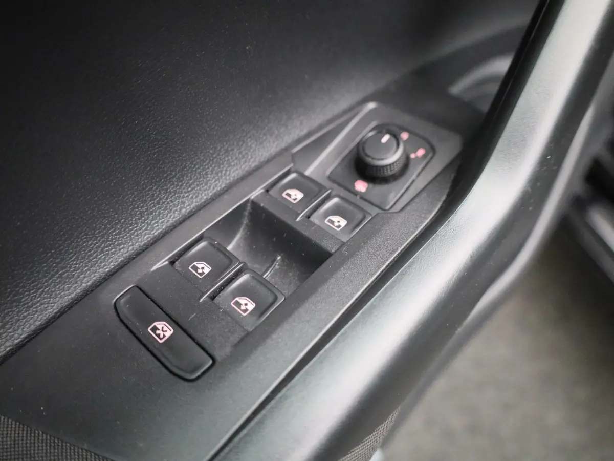 1.0 TSI Comfortline | 95 PK | Airco | Parkeersensoren | Navigatie | Carplay / Android Auto