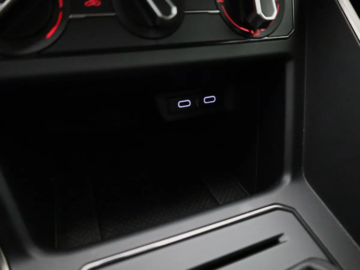 1.0 TSI Comfortline | 95 PK | Airco | Parkeersensoren | Navigatie | Carplay / Android Auto