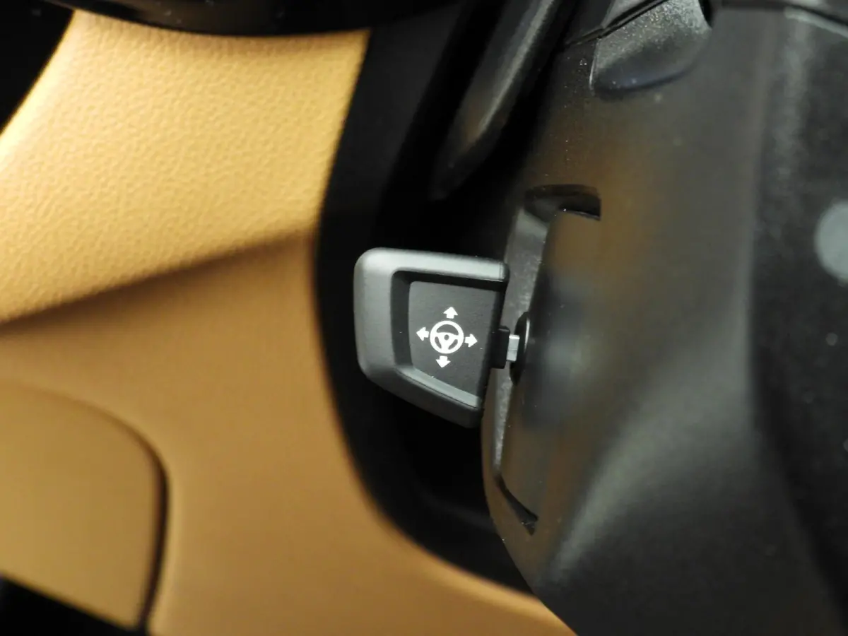 520i | LED | Leder | Navigatie | Comfortzetels | Stoelverwarming | DAB | Hifi speakers | Alu 18 inch