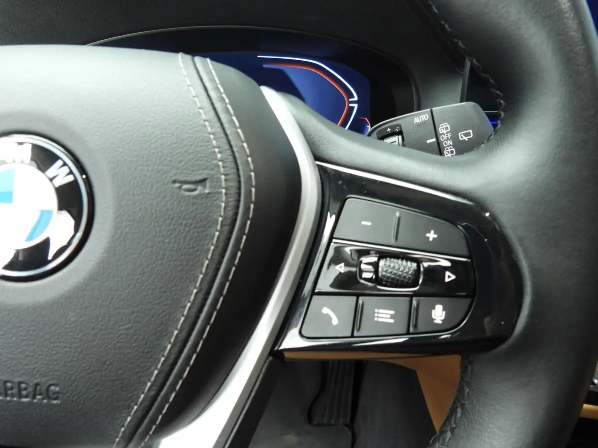 520i | LED | Leder | Navigatie | Comfortzetels | Stoelverwarming | DAB | Hifi speakers | Alu 18 inch