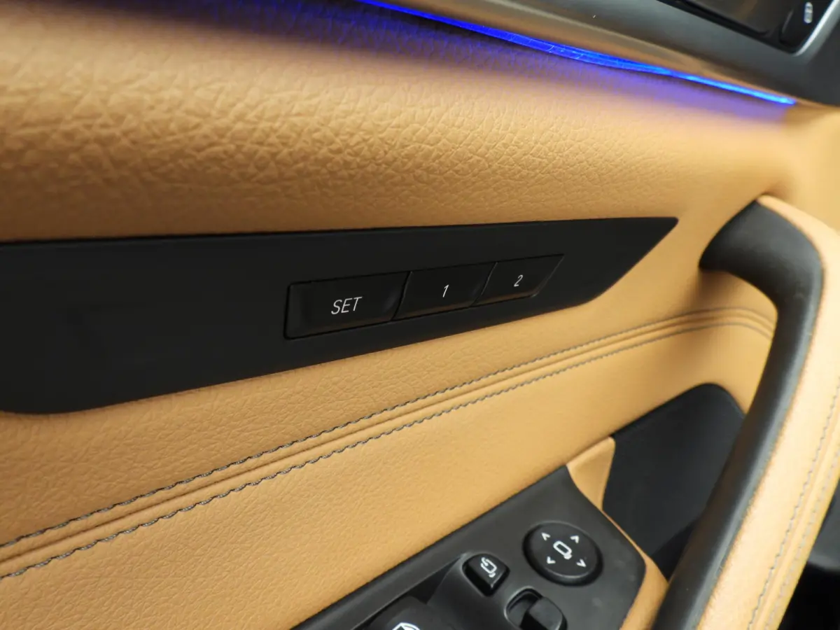 520i | LED | Leder | Navigatie | Comfortzetels | Stoelverwarming | DAB | Hifi speakers | Alu 18 inch