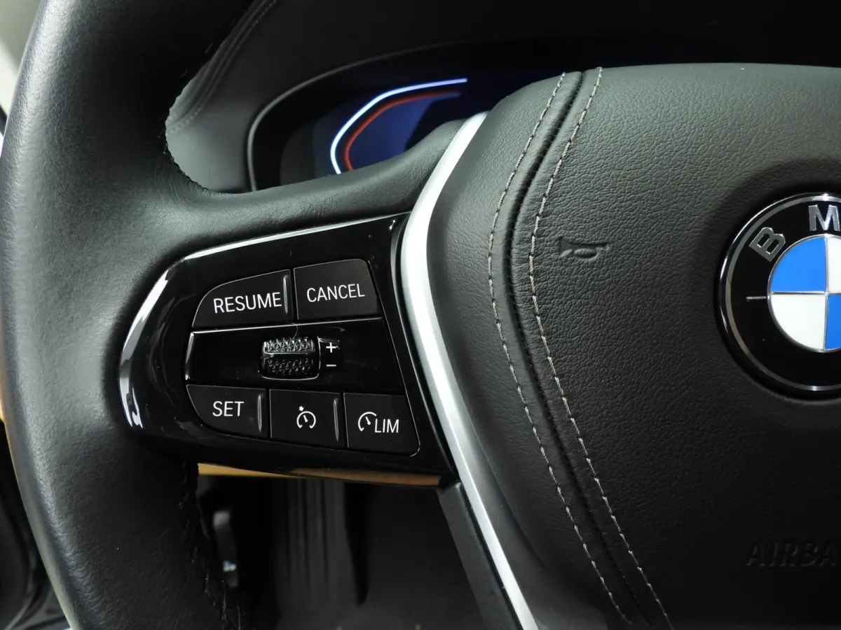 520i | LED | Leder | Navigatie | Comfortzetels | Stoelverwarming | DAB | Hifi speakers | Alu 18 inch