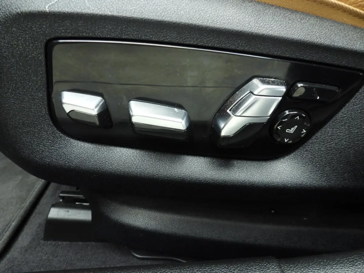 520i | LED | Leder | Navigatie | Comfortzetels | Stoelverwarming | DAB | Hifi speakers | Alu 18 inch