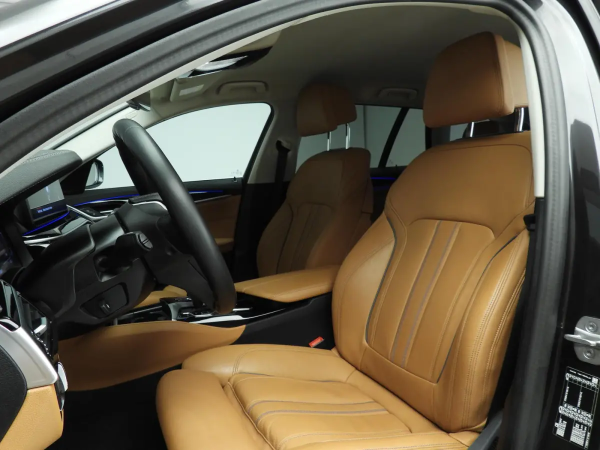 520i | LED | Leder | Navigatie | Comfortzetels | Stoelverwarming | DAB | Hifi speakers | Alu 18 inch