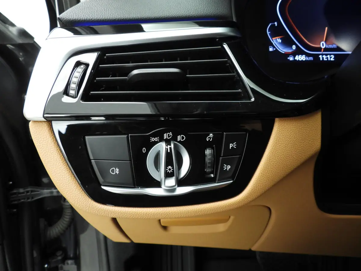 520i | LED | Leder | Navigatie | Comfortzetels | Stoelverwarming | DAB | Hifi speakers | Alu 18 inch