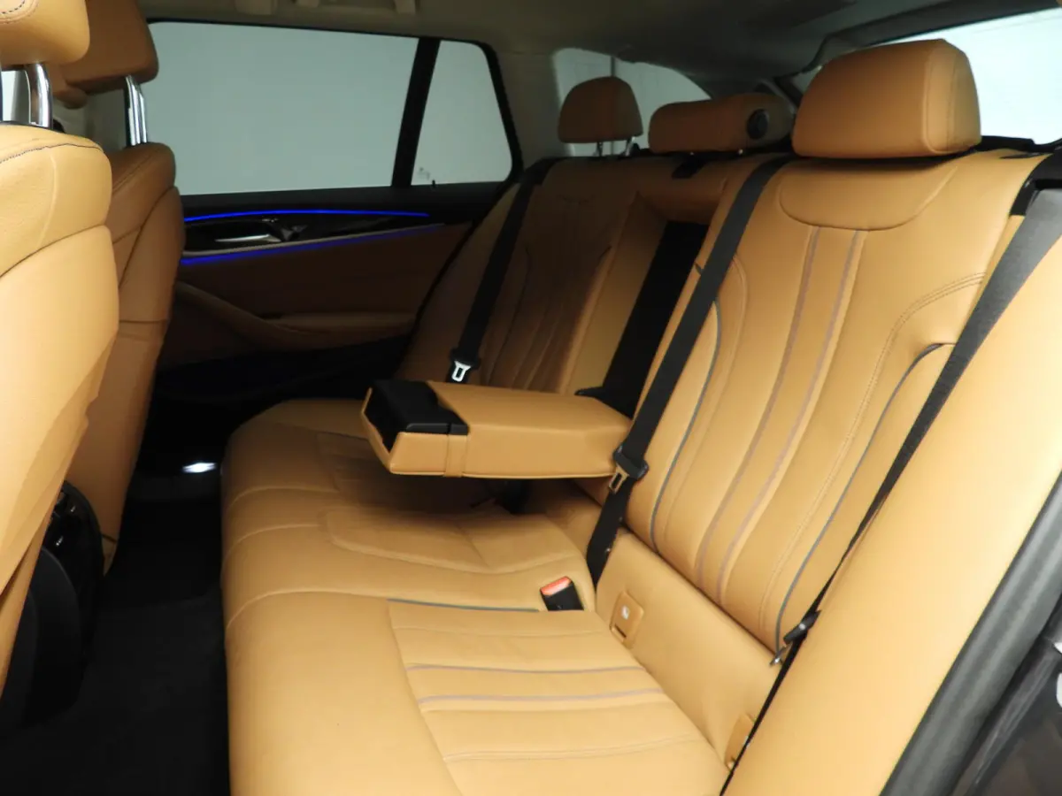 520i | LED | Leder | Navigatie | Comfortzetels | Stoelverwarming | DAB | Hifi speakers | Alu 18 inch