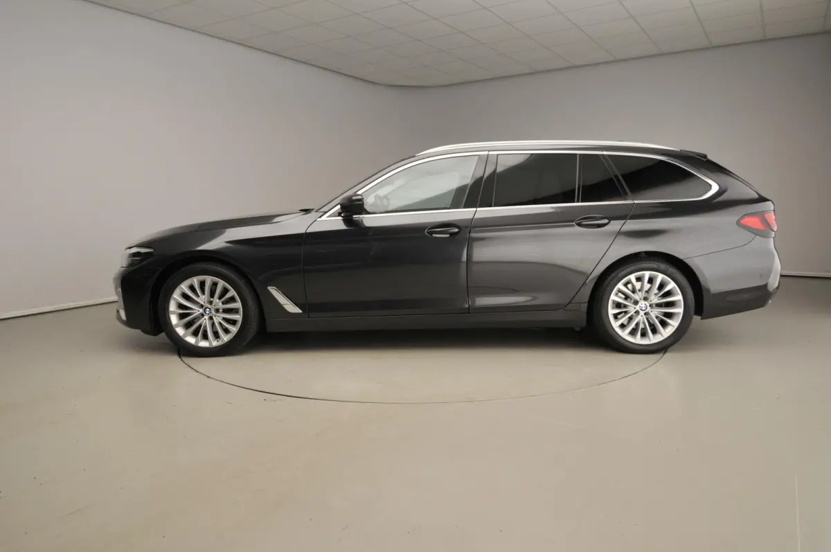 520i | LED | Leder | Navigatie | Comfortzetels | Stoelverwarming | DAB | Hifi speakers | Alu 18 inch