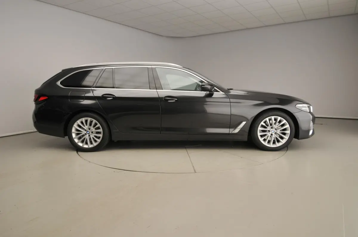 520i | LED | Leder | Navigatie | Comfortzetels | Stoelverwarming | DAB | Hifi speakers | Alu 18 inch