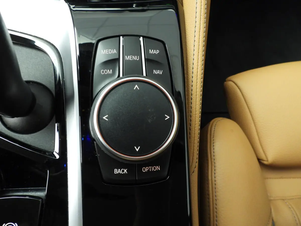 520i | LED | Leder | Navigatie | Comfortzetels | Stoelverwarming | DAB | Hifi speakers | Alu 18 inch
