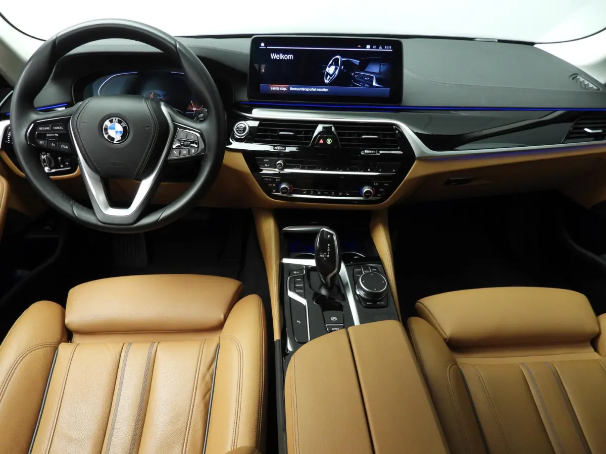 520i | LED | Leder | Navigatie | Comfortzetels | Stoelverwarming | DAB | Hifi speakers | Alu 18 inch