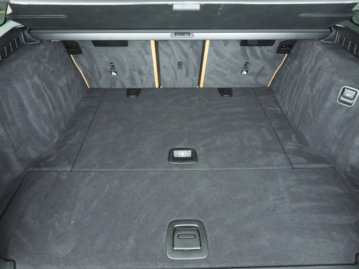 520i | LED | Leder | Navigatie | Comfortzetels | Stoelverwarming | DAB | Hifi speakers | Alu 18 inch