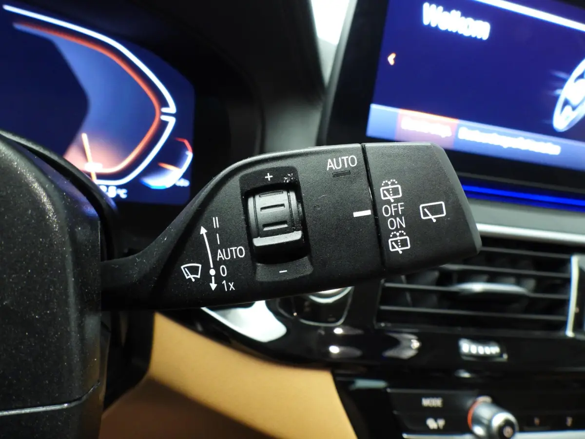 520i | LED | Leder | Navigatie | Comfortzetels | Stoelverwarming | DAB | Hifi speakers | Alu 18 inch