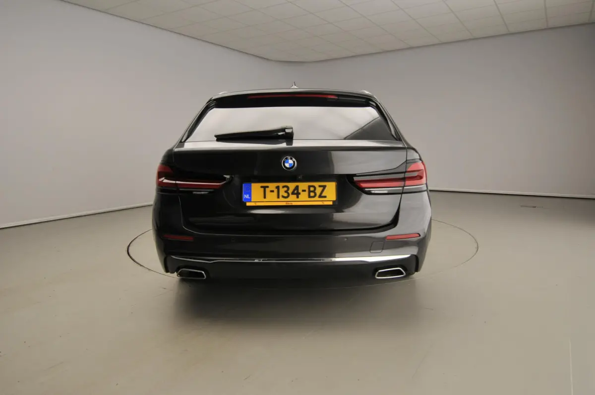 520i | LED | Leder | Navigatie | Comfortzetels | Stoelverwarming | DAB | Hifi speakers | Alu 18 inch