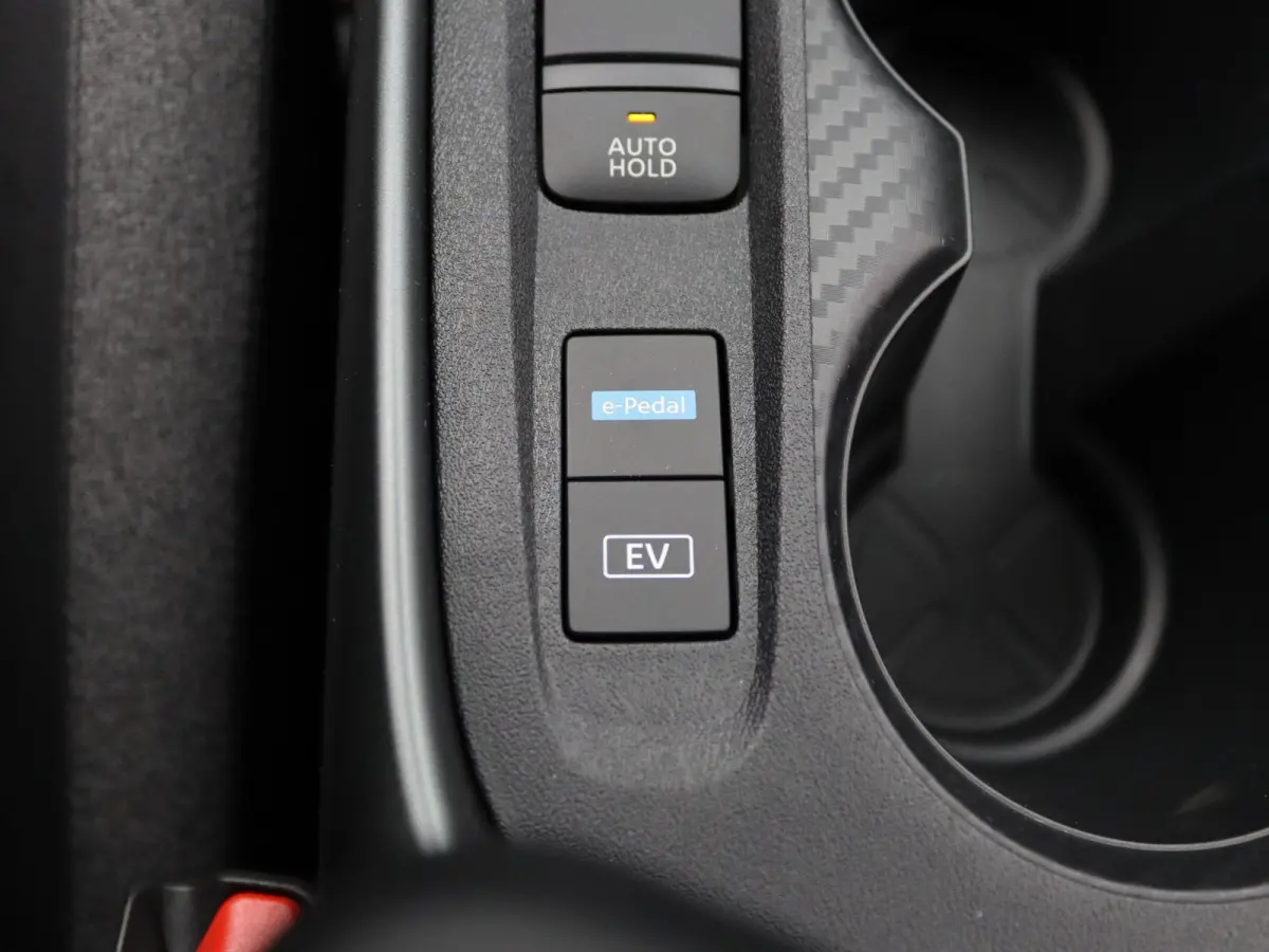 1.6 Hybrid N-Connecta | Stoel-, Stuur- & Voorruitverw. | Navigatie | Parkeercamera |