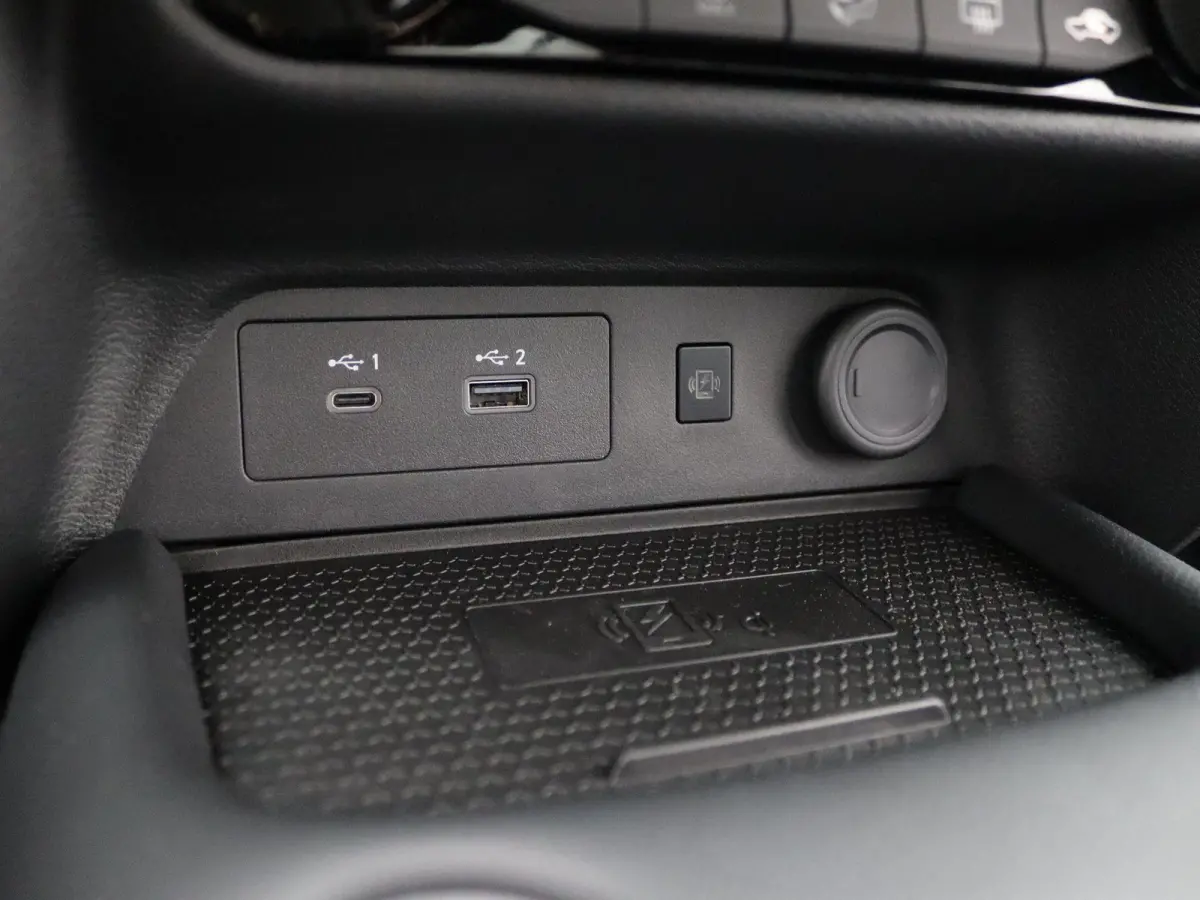 1.6 Hybrid N-Connecta | Stoel-, Stuur- & Voorruitverw. | Navigatie | Parkeercamera |