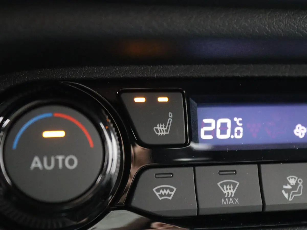 1.6 Hybrid N-Connecta | Stoel-, Stuur- & Voorruitverw. | Navigatie | Parkeercamera |