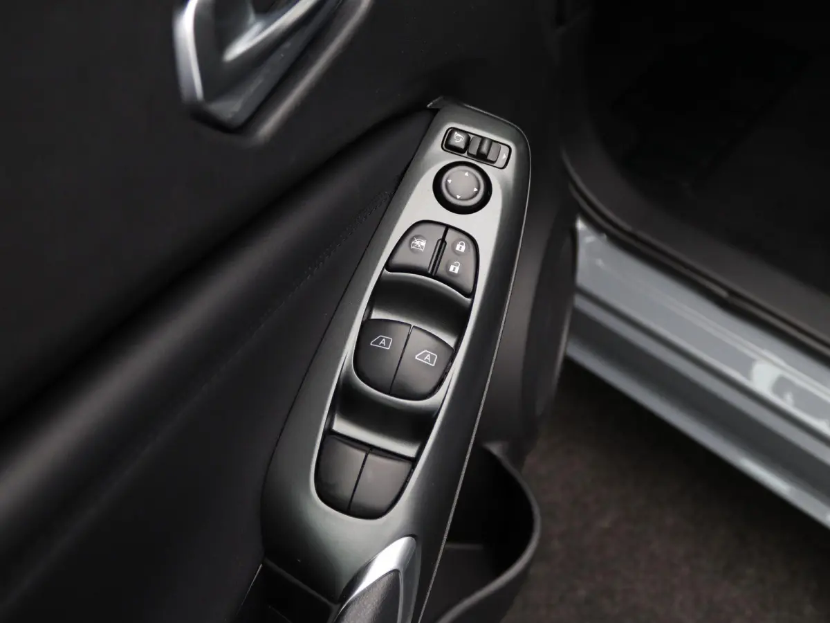 1.6 Hybrid N-Connecta | Stoel-, Stuur- & Voorruitverw. | Navigatie | Parkeercamera |
