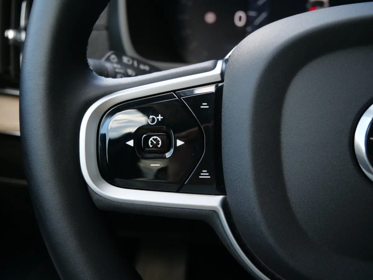 2.0 T8 Plug-in hybrid AWD Plus Dark 455 Pk Automaat Navi / DAB / Camera's / Leer / 7 persoons