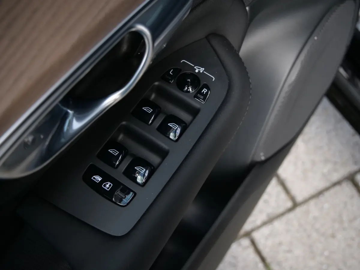 2.0 T8 Plug-in hybrid AWD Plus Dark 455 Pk Automaat Navi / DAB / Camera's / Leer / 7 persoons