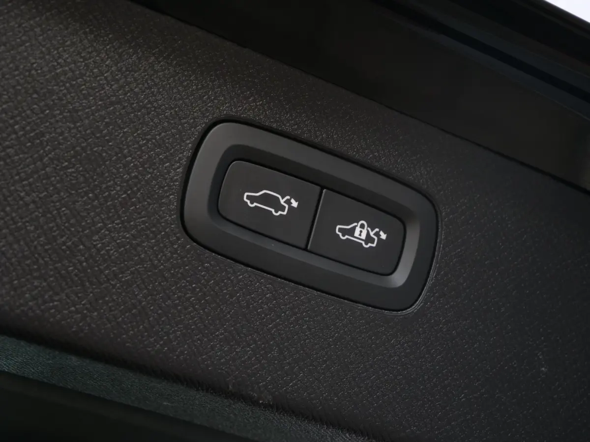 2.0 T8 Plug-in hybrid AWD Plus Dark 455 Pk Automaat Navi / DAB / Camera's / Leer / 7 persoons