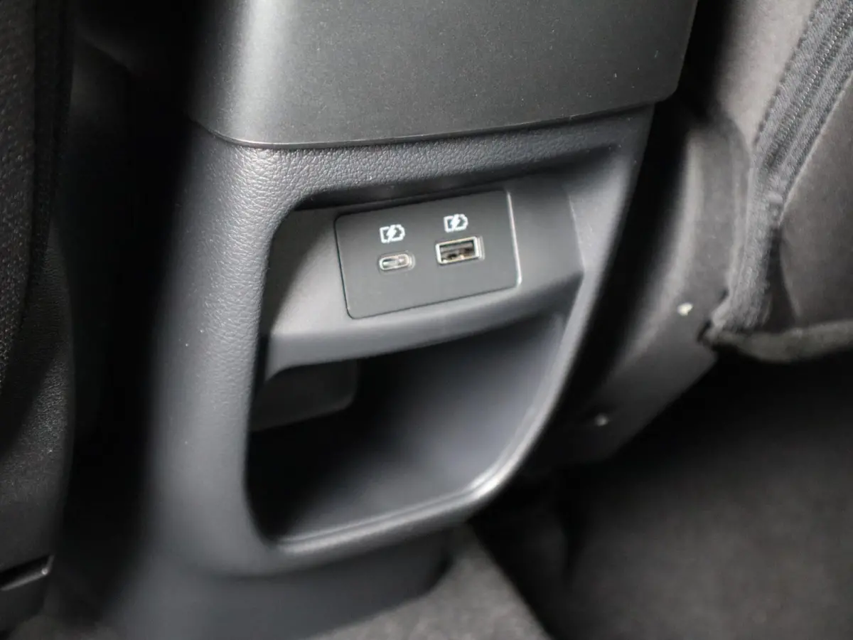 1.6 Hybrid N-Connecta | Navigatie | Parkeercamera | Stoel-, Stuur- & Voorruitverw. |