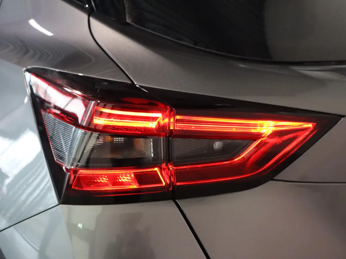 1.6 Hybrid N-Connecta | Navigatie | Parkeercamera | Stoel-, Stuur- & Voorruitverw. |