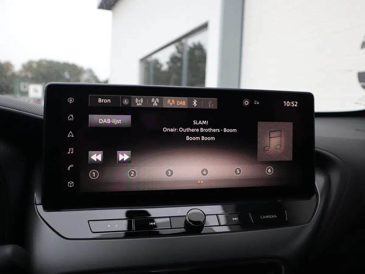 1.6 Hybrid N-Connecta | Navigatie | Parkeercamera | Stoel-, Stuur- & Voorruitverw. |