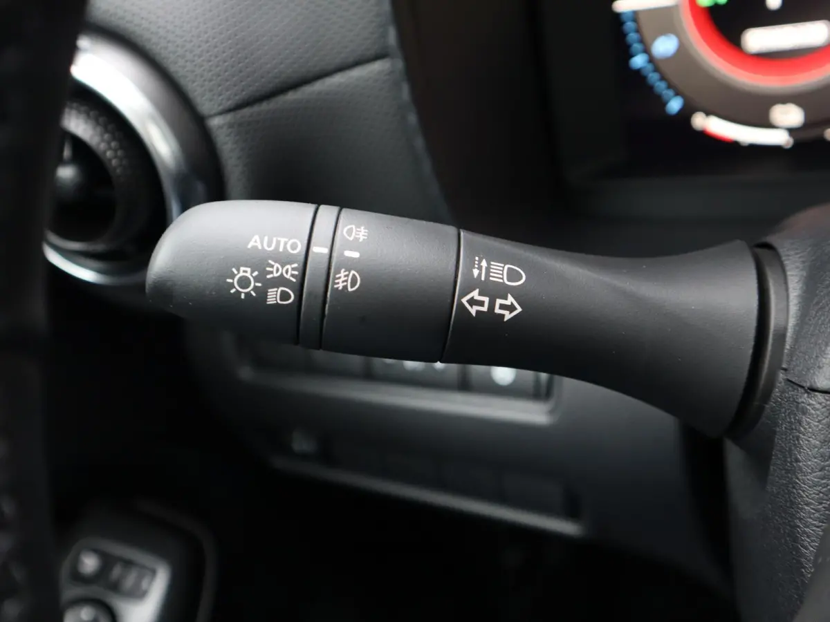 1.6 Hybrid N-Connecta | Navigatie | Parkeercamera | Stoel-, Stuur- & Voorruitverw. |