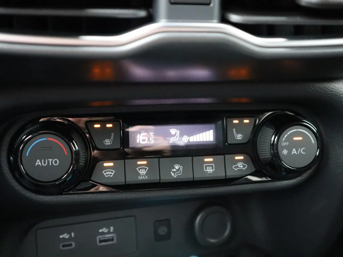 1.6 Hybrid N-Connecta | Navigatie | Parkeercamera | Stoel-, Stuur- & Voorruitverw. |
